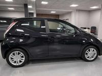 Usado Toyota Aygo X-clusiv 69 CV (50 kW) 2017 Negro Utilitario