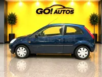 Usado Ford Fiesta Trend 80 CV (58 kW) 2004 Azul Utilitario