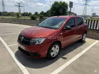 Usado Dacia Sandero Ambiance 73 CV (53 kW) 2017 Rojo Berlina