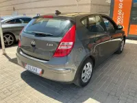 Usado Hyundai i30 Comfort 109 CV (80 kW) 2007 Gris / plata Utilitario