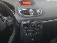 Usado Renault Clio II Dynamique 105 CV (77 kW) 2006 Rojo Berlina