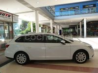 Usado Seat Leon Style 105 CV (77 kW) 2015 Blanco Familiar