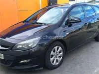 Usado Opel Astra Selective 110 CV (80 kW) 2014 Negro Familiar
