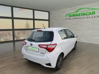 Usado Toyota Yaris Hybrid Active 100 CV (73 kW) 2019 Blanco