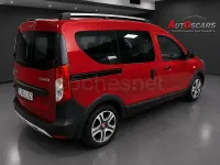 Usado Dacia Dokker Essentiel 95 CV (69 kW) 2019 Granate Monovolumen