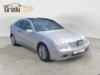 Usado Mercedes C220 143 CV (105 kW) 2002 Gris / plata Berlina