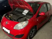 Usado Renault Twingo Authentique 75 CV (55 kW) 2009 Rojo Utilitario
