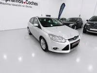 Usado Ford Focus Trend 90 CV (66 kW) 2011 Gris / plata Berlina
