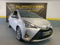Usado Toyota Yaris Active 111 CV (81 kW) 2020 Gris / plata Berlina