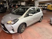 Usado Toyota Yaris Hybrid Active 100 CV (73 kW) 2018 Gris / plata Berlina