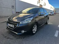 Usado Peugeot 208 Access 82 CV (60 kW) 2016 Gris / plata Utilitario