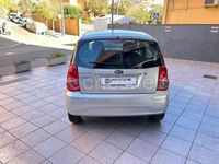 Usado Kia Picanto Active 65 CV (47 kW) 2008 Gris Utilitario