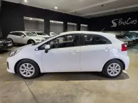 Usado Kia Rio 84 CV (61 kW) 2015 Blanco Utilitario