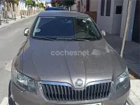 Usado Skoda Superb Ambition 140 CV (102 kW) 2014 Gris / plata Berlina