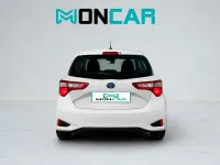 Usado Toyota Yaris Active 100 CV (73 kW) 2016 Blanco