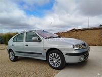 Usado Renault Mégane II Authentique 80 CV (58 kW) 2002 Gris / plata Berlina