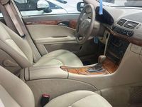 Usado Mercedes E320 Elegance 224 CV (164 kW) 2006 Azul Berlina
