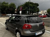Usado VW Golf IV Trendline 102 CV (75 kW) 2004 Gris / plata Berlina