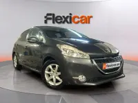 Usado Peugeot 208 Allure 92 CV (67 kW) 2015 Gris Utilitario