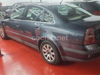 Usado VW Passat Trendline 130 CV (95 kW) 2001 Gris / plata Berlina