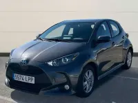 Usado Toyota Yaris Hybrid Active 116 CV (85 kW) 2021 Gris Berlina
