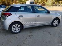 Usado Hyundai i20 84 CV (61 kW) 2016 Gris / plata Berlina