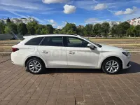 Usado Seat Leon Style 130 CV (95 kW) 2021 Blanco Familiar