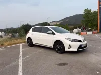 Usado Toyota Auris Active 132 CV (97 kW) 2014 Blanco Berlina
