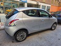 Usado Lancia Ypsilon Silver 69 CV (50 kW) 2012 Gris / plata Utilitario