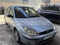Usado Ford Focus Ambiente 90 CV (66 kW) 2004 Azul Berlina