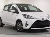 Usado Toyota Yaris Hybrid Active 100 CV (73 kW) 2019 Blanco Berlina