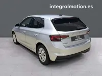 Usado Skoda Fabia Selection 95 CV (69 kW) 2025 Blanco Utilitario