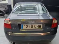 Usado Audi A4 130 CV (95 kW) 2003 Gris / plata Berlina