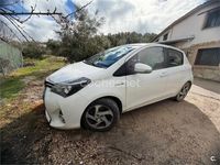 Usado Toyota Yaris Hybrid Active 100 CV (73 kW) 2016 Blanco Berlina