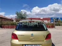 Usado Peugeot 307 110 CV (80 kW) 2001 Amarillo Utilitario