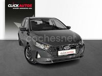 Usado Hyundai i20 85 CV (62 kW) 2024 Gris Berlina