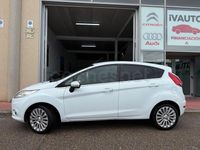 Usado Ford Fiesta Trend 95 CV (69 kW) 2010 Blanco Utilitario