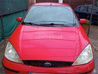 Usado Ford Focus Trend 100 CV (73 kW) 2004 Rojo Berlina