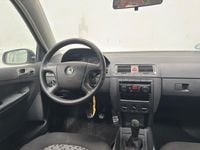 Usado Skoda Fabia 64 HP (47 kW) 2006 Castanho Sedan