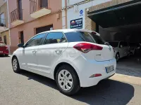 Usado Hyundai i20 84 CV (61 kW) 2016 Blanco Berlina