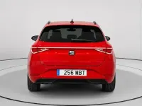 Usado Seat Leon Style 150 CV (110 kW) 2022 Rojo Familiar