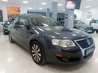 Usado VW Passat Highline 140 CV (102 kW) 2010 Gris / plata Familiar