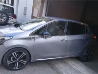 Usado Peugeot 208 GT-line 110 CV (80 kW) 2019 Gris / plata Utilitario