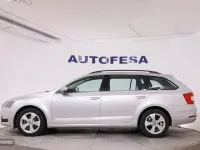 Usado Skoda Octavia Ambition 130 CV (95 kW) 2020 Plateado Familiar