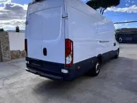 Usado Iveco Daily 170 CV (125 kW) 2018 Blanco Van