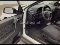 Usado Opel Astra Club 75 CV (55 kW) 2001 Blanco Berlina