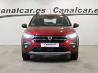 Usado Dacia Sandero Stepway 91 CV (66 kW) 2022 Rojo cereza Utilitario