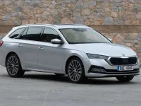 Usado Skoda Octavia Selection 150 CV (110 kW) 2024 Gris Familiar