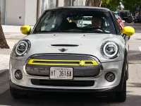Käytetty Mini Cooper SE 135 kW (184 HP) 2021 Musta Viistoperä