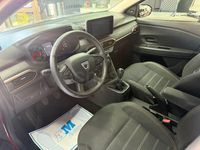 Usado Dacia Sandero Comfort 91 CV (66 kW) 2022 Granate Berlina